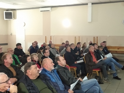 Spotkanie z mieszkańcami w sprawie budowy linii kolejowych CPK, uczestnicy spotkania mieszkańcy gminy