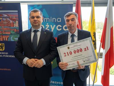 Na zdjęciu od lewej Adam Gawrylik – Członek Zarządu Województwa Pomorskiego oraz Roman Brunke – Wójt Gminy Karsin.