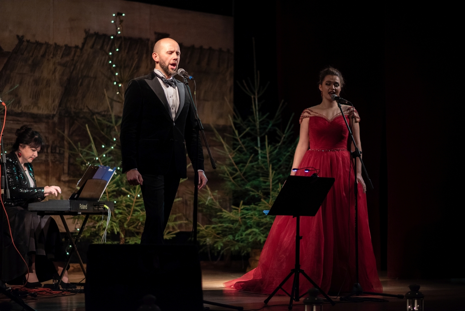 Koncert Adama Zaremby i Justyny Gęsickiej „Kolęda w karnawale” w Domu Kultury im. Hieronima Derdowskiego w Wielu