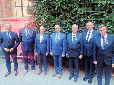 Na zdjęciu od lewej: Wójt Gminy Kościerzyna Grzegorz Piechowski, Wójt Gminy Tuchomie Jerzy Lewi Kiedrowski, Wójt Gminy Czarna Dąbrówka Jan Klasa, Wójt Gminy Parchowo Andrzej Dołębski, Burmistrz Bytowa Ryszard Sylka, Wójt Gminy Lipusz Mirosław Ebertowski oraz Wójt Gminy Karsin Roman Brunke.