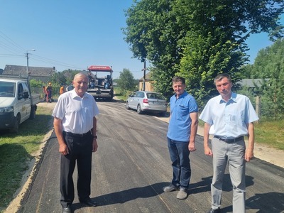 Na zdjęciu od lewej: Radny z Osówka Stanisław Czapiewski, sołtys sołectwa Zamość Andrzej Lica oraz Wójt Gminy Karsin Roman Brunke.
