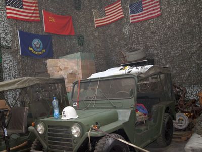 Zdjęcie przedstawia auto z kolekcji  Muzeum Militarnego Fort Marian w Malechowie.