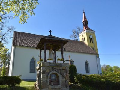 Zdjęcie przedstawia kościół w Sulechówku.