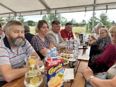 Uczestnicy 7. Pikniku Seniorów w Borkowie w dniu 26 lipca 2024 r.