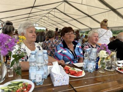 Uczestnicy 7. Pikniku Seniorów w Borkowie w dniu 26 lipca 2024 r.