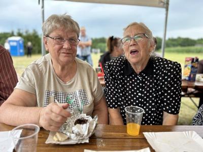 Uczestnicy 7. Pikniku Seniorów w Borkowie w dniu 26 lipca 2024 r.