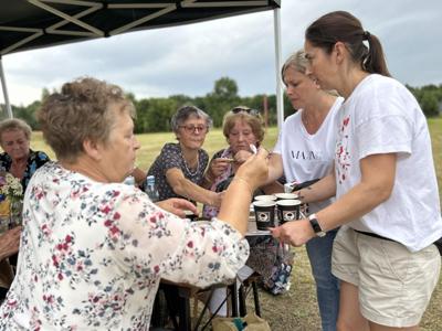 Uczestnicy 7. Pikniku Seniorów w Borkowie w dniu 26 lipca 2024 r.