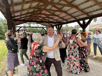 Uczestnicy 7. Pikniku Seniorów w Borkowie w dniu 26 lipca 2024 r.