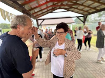 Uczestnicy 7. Pikniku Seniorów w Borkowie w dniu 26 lipca 2024 r.