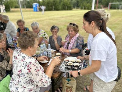 Uczestnicy 7. Pikniku Seniorów w Borkowie w dniu 26 lipca 2024 r.