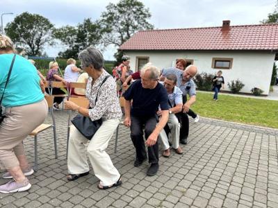 Uczestnicy 7. Pikniku Seniorów w Borkowie w dniu 26 lipca 2024 r.