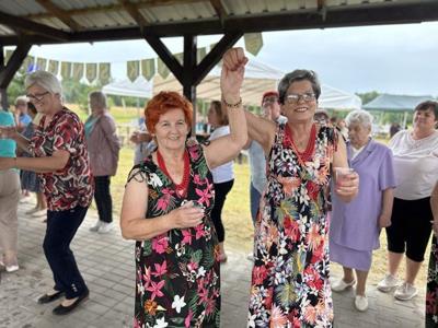 Uczestnicy 7. Pikniku Seniorów w Borkowie w dniu 26 lipca 2024 r.