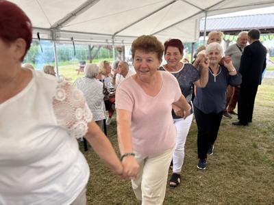 Uczestnicy 7. Pikniku Seniorów w Borkowie w dniu 26 lipca 2024 r.
