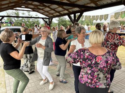 Uczestnicy 7. Pikniku Seniorów w Borkowie w dniu 26 lipca 2024 r.