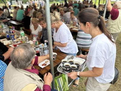 Uczestnicy 7. Pikniku Seniorów w Borkowie w dniu 26 lipca 2024 r.