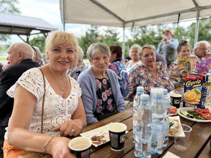 Uczestnicy 7. Pikniku Seniorów w Borkowie w dniu 26 lipca 2024 r.