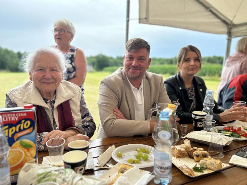 Uczestnicy 7. Pikniku Seniorów w Borkowie w dniu 26 lipca 2024 r.