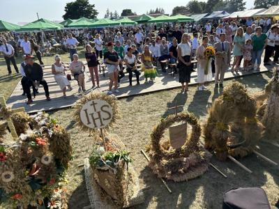 Wieńce podczas Dożynek Gminnych 2024 w Malechowie