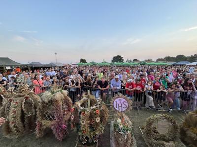 Wieńce podczas Dożynek Gminnych 2024 w Malechowie