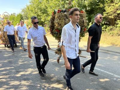 Wieńce podczas Dożynek Gminnych 2024 w Malechowie