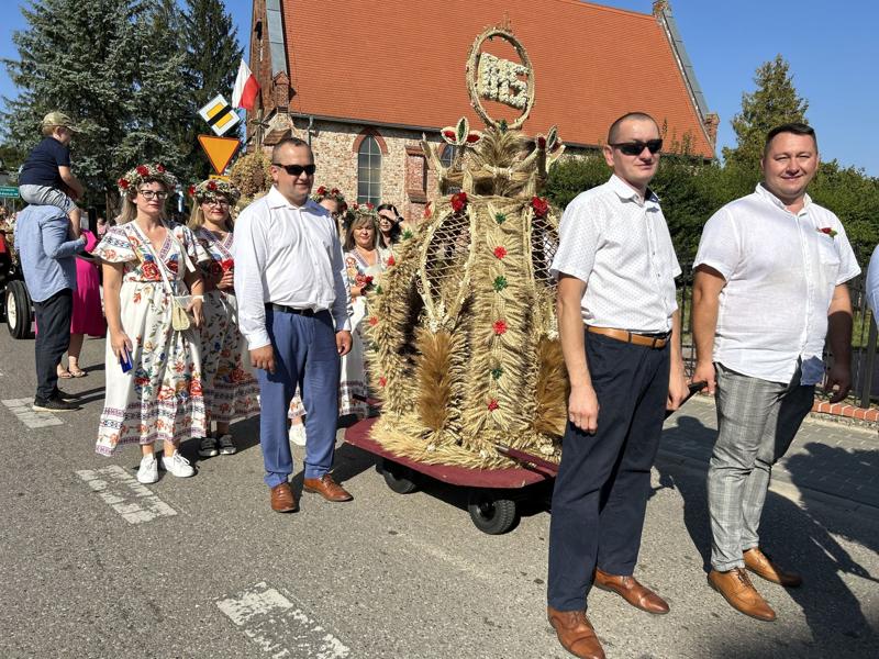Wieńce podczas Dożynek Gminnych 2024 w Malechowie