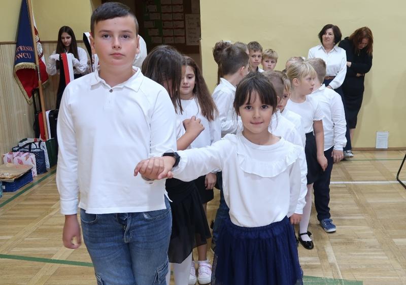 Ślubowanie klasy I w Szkole Podstawowej w Ostrowcu