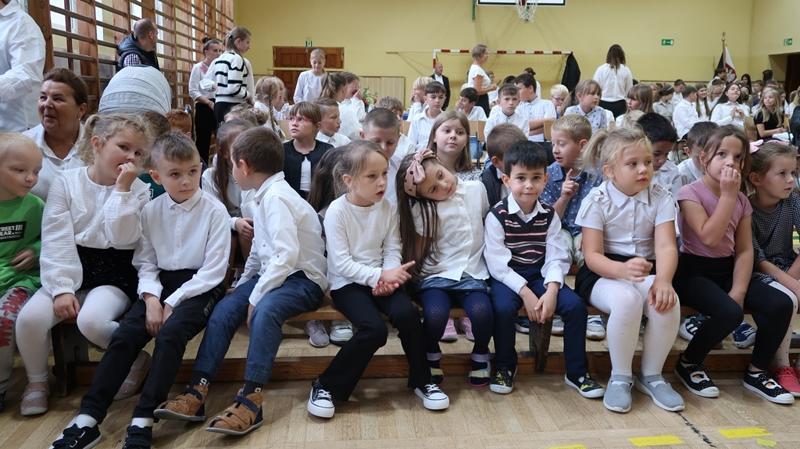 Ślubowanie klasy I w Szkole Podstawowej w Ostrowcu