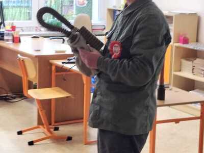 Lekcja biblioteczna o Piłsudskim i Legionach w klasach ZSP w Malechowie