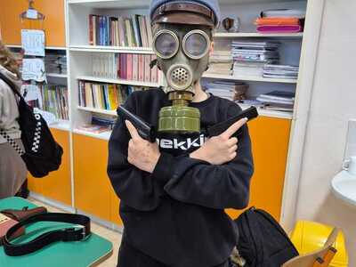 Lekcja biblioteczna o Piłsudskim i Legionach w klasach ZSP w Malechowie