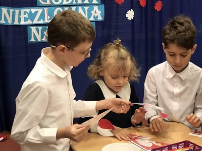 Reprezentacja klasy 1 rozwiązuje zadania quizu