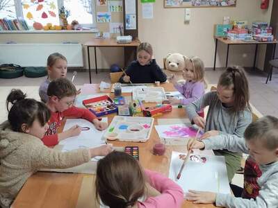 Dzieci z PWD w Sulechowie tworzą portrety 