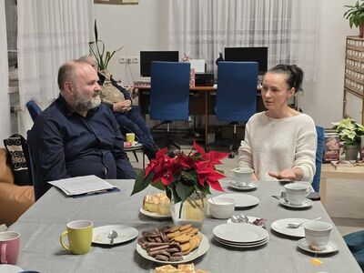 Uczestnicy spotkania autorskiego z Elą Downarowicz