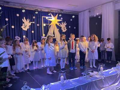 Przedszkolaki z ZSP w Malechowie w czasie występów świątecznych
