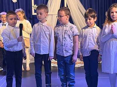 Przedszkolaki z ZSP w Malechowie w czasie występów świątecznych