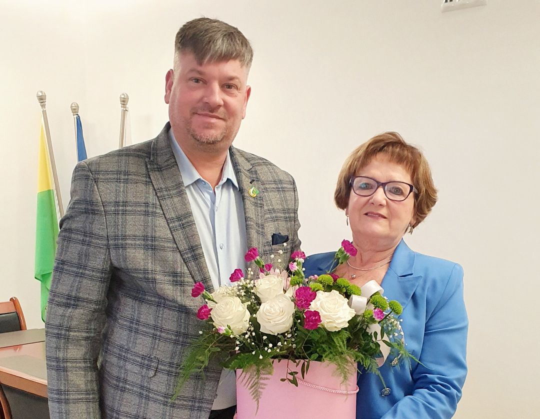 Pani Zdzisława Kubiak z Wójtem Gminy Malechowo Krzysztofem Jarotkiem