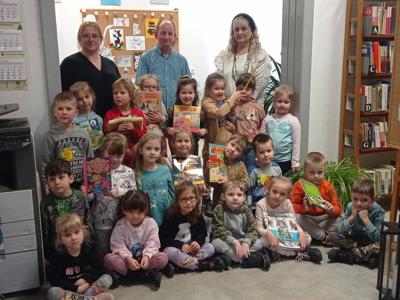 Dzień Kota z przedszkolakami w bibliotece