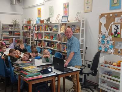 Dzień Kota z przedszkolakami w bibliotece