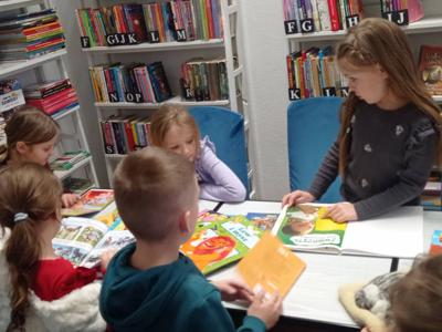 Dzień Kota z przedszkolakami w bibliotece