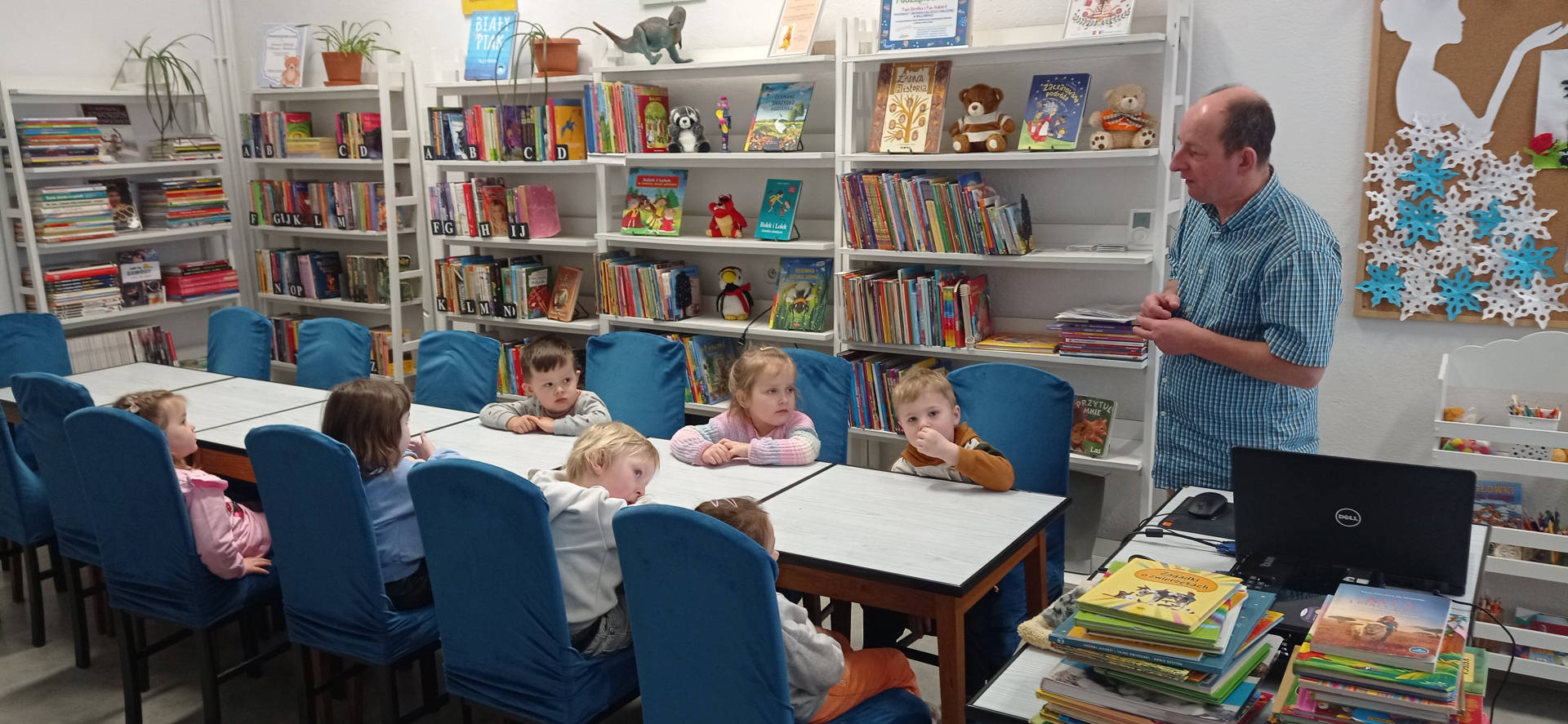 Dzień Kota z przedszkolakami w bibliotece