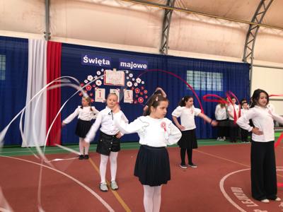 Występy uczniów z SP Lejkowo z okazji uroczystość majowych