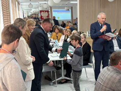 Wręczenie listów gratulacyjnych dla uczniów naszej gminy