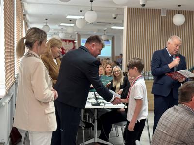 Wręczenie listów gratulacyjnych dla uczniów naszej gminy