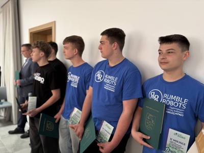 Wręczenie listów gratulacyjnych dla uczniów naszej gminy