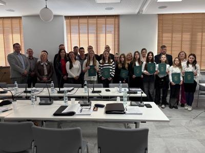 Wręczenie listów gratulacyjnych dla uczniów naszej gminy