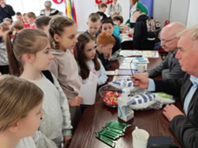 Uczniowie uczestniczący w dniach otwartych
