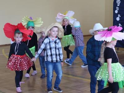 Występy taneczne dzieci.