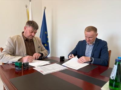 Podpisanie umowy z firmą STRABAG na przebudowę dróg w Malechówku