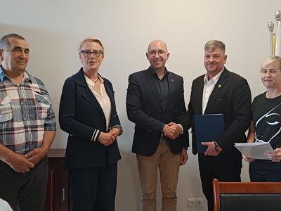 Podpisanie umowy - dotacja na infrastrukturę w Zielenicy