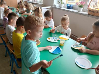 Wykonywanie prac manualnych przez przedszkolaków