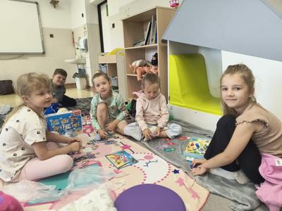 Wykonywanie prac manualnych przez przedszkolaków